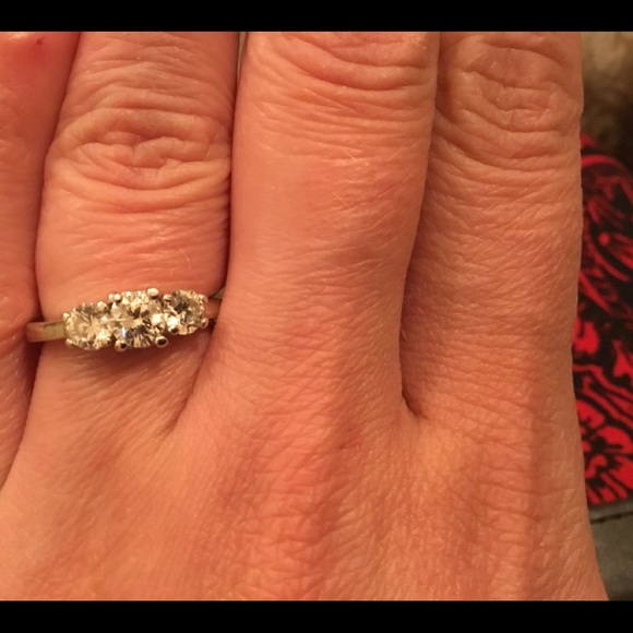 Sold .....14k real 1 ctw diamonds ring - Picture 3 of 7